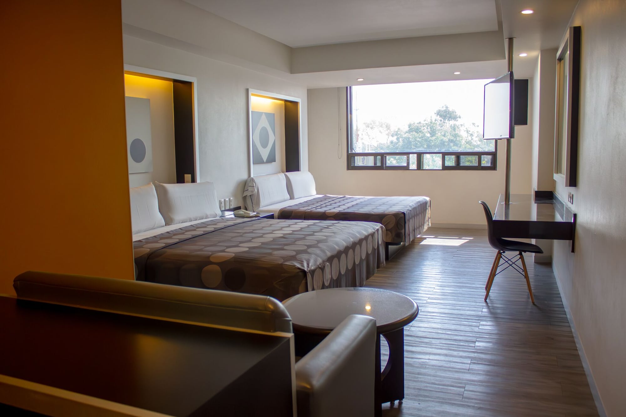 标准双人房，多张床，禁烟