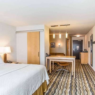 King Suite With Roll-in Shower-Mobility/Hearing Accessible-Non-Smoking Wyndham Avon Promo Code