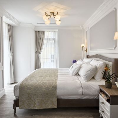 Triple Room Mirrors Hotel Promo Code