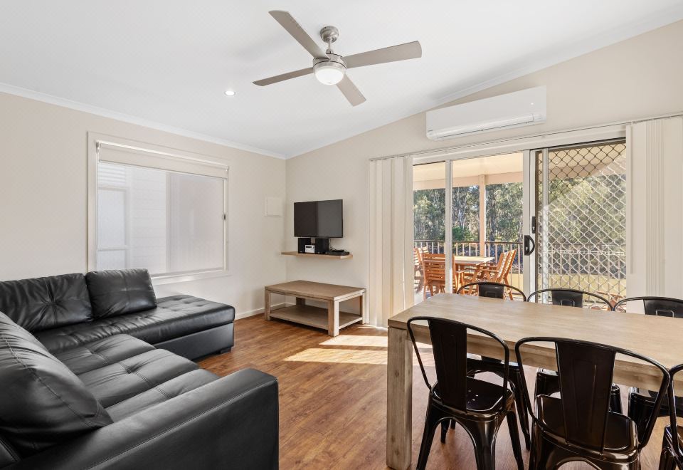 豪华两卧室河畔小屋-可住五人