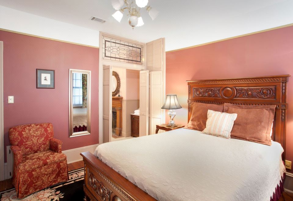 需要爬楼梯的1张大床房（303）