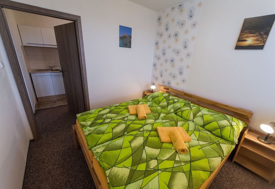 带城景的双卧室公寓