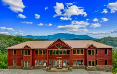Luxury 14Br Haven: Views Games Hot Tubs More Hotele w: 