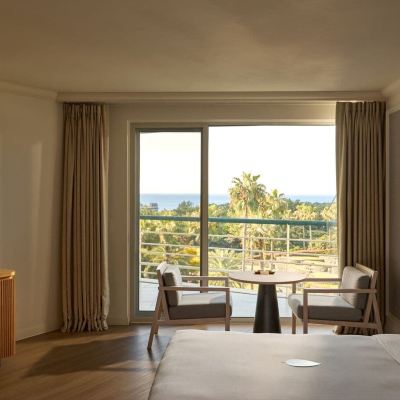 Deluxe Poolside View King-Ird Chicken & Beer Set (Once Per Stay) 그랜드 조선 제주 쿠폰