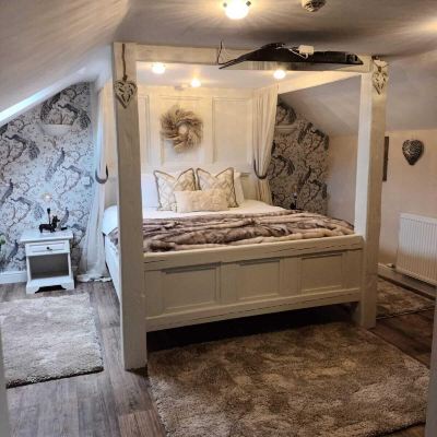 Basic Queen Room The Renishaw Promo Code