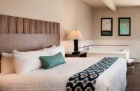 Cambria Landing Inn and Suites