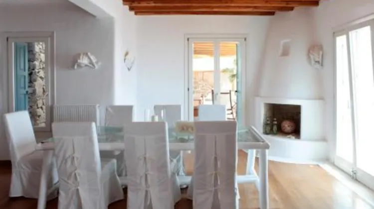 ジナス ヴィラズ 食事・レストラン