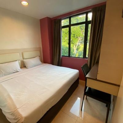 Bilik Double Standard Kupon Hotel 916