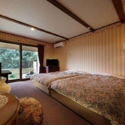 ツインルーム(バスルーム) 英国調アンティークホテル　かえで庵　全室露天風呂付き客室 クーポン