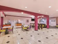 La Quinta Inn & Suites by Wyndham Tulare