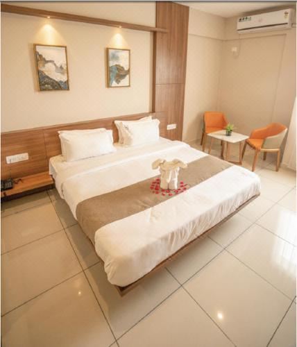 Samasth Palatial Deluxe Double Room