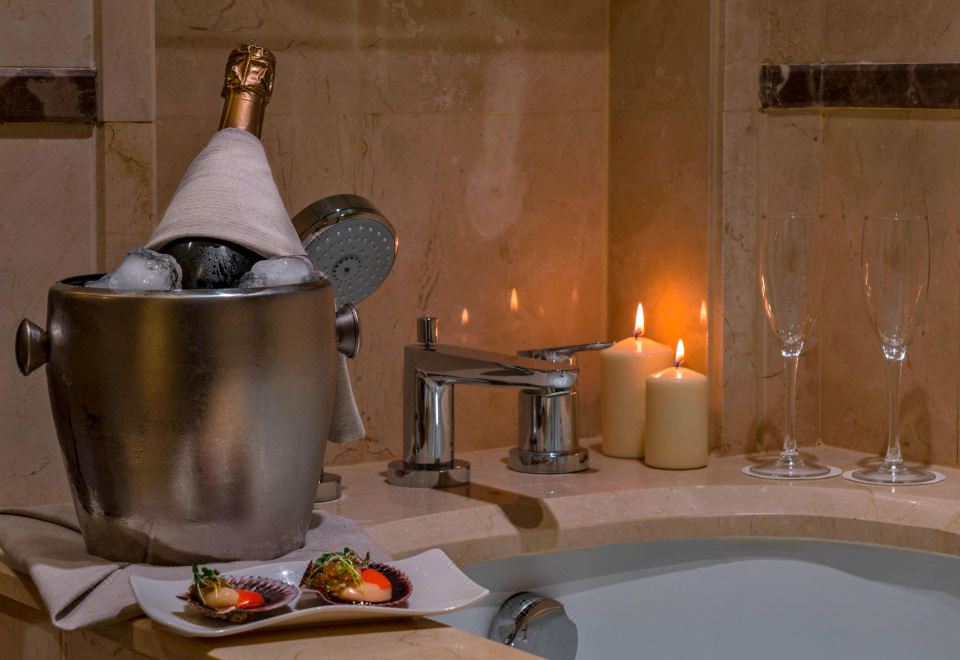 城景豪华特大床房