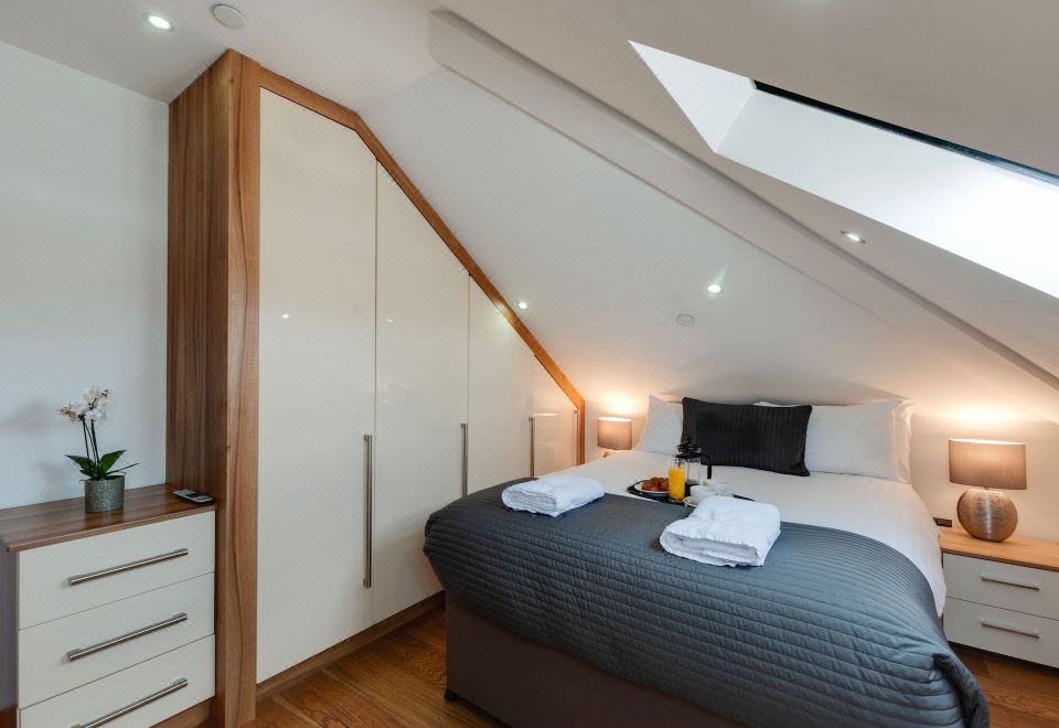 两卧室顶楼公寓 - 带梳化床