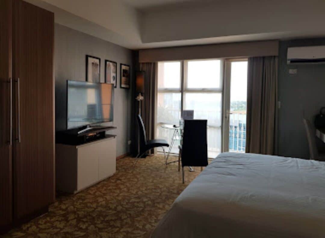 奢华公寓， 1 张特大床， 城市景观， 塔楼