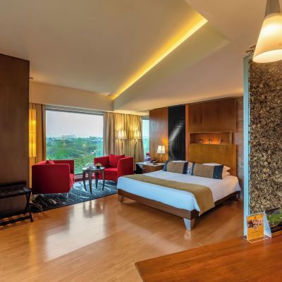 Suite With Bathtub, 2 Way Airport Transfer O Hotel Pune Promo Code
