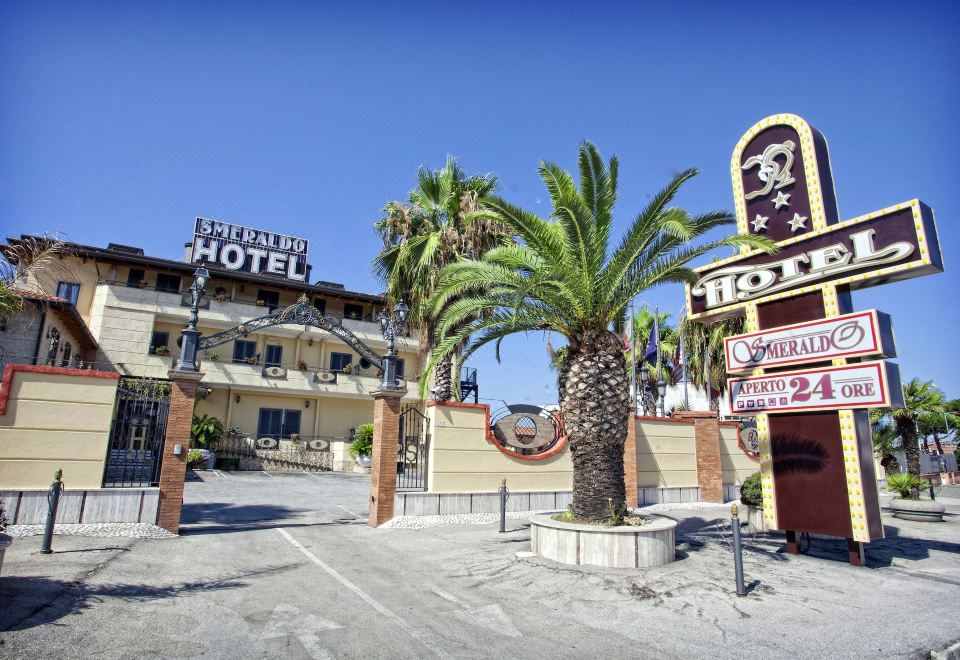 Hotel Smeraldo - Housity