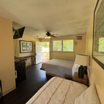#08 Standard Cottage, 1 Queen Bed, Private Bathroom, Garden View Aarons Cottage Promo Code
