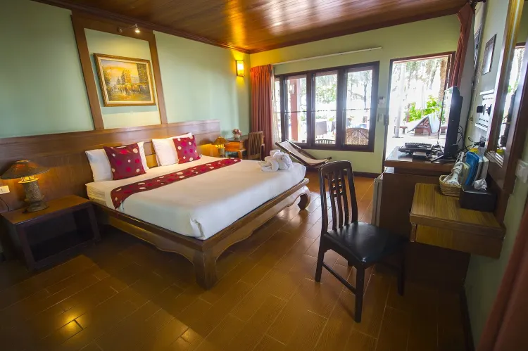 Deluxe Poolside Villa