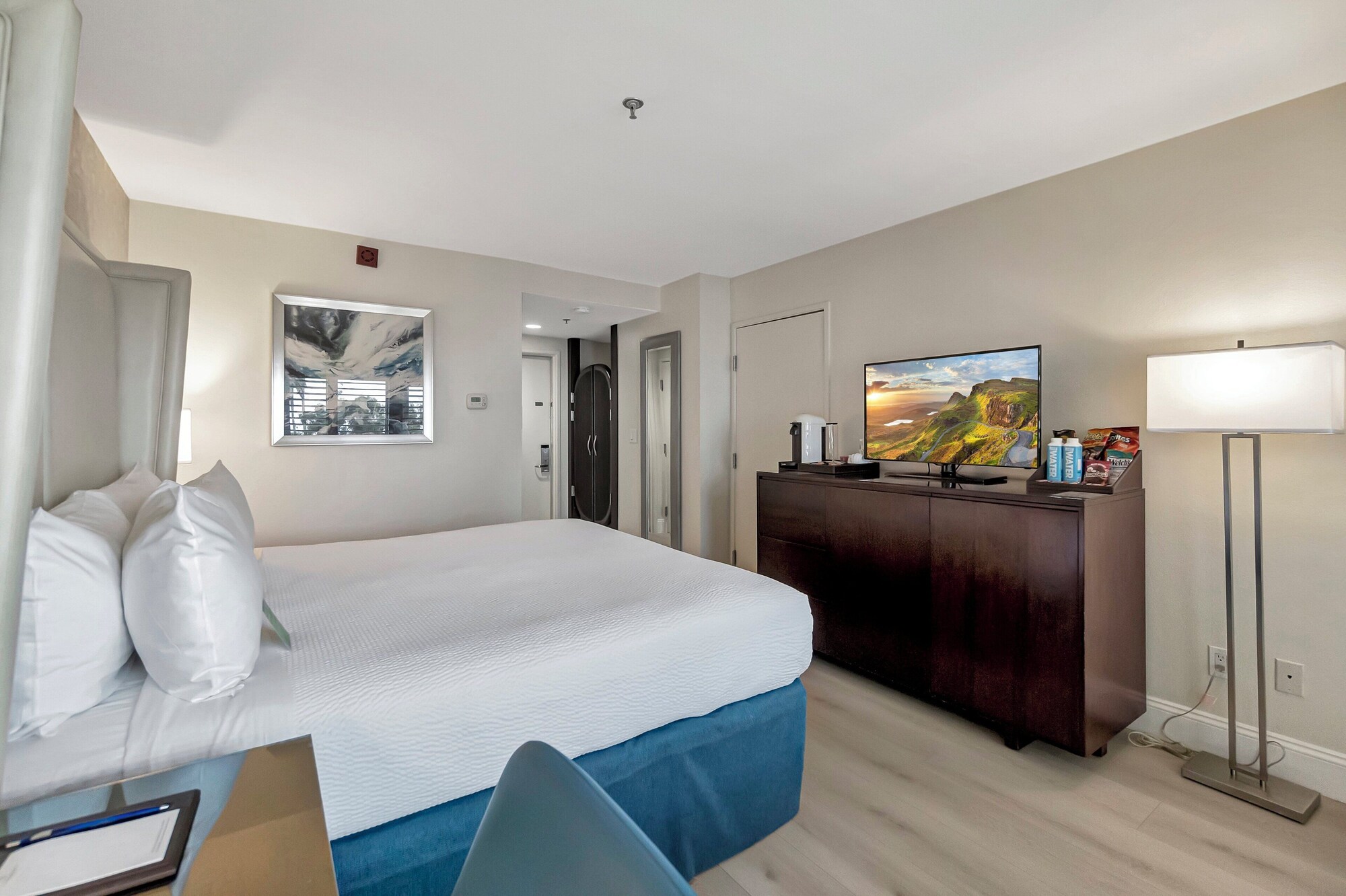 标准庭院景观房，特大床（标准特大床房）