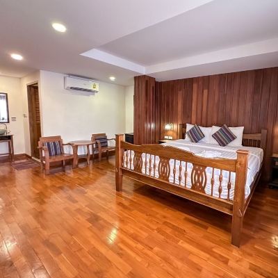 Deluxe Room Rustic River Boutique Promo Code