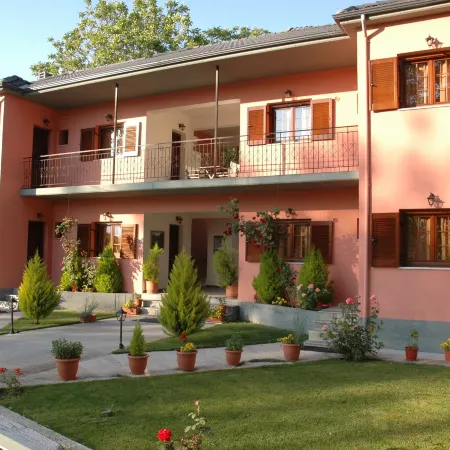 Artemis Apartments Отели в г. Коница