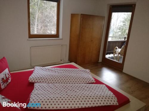 带阳台的两卧室公寓