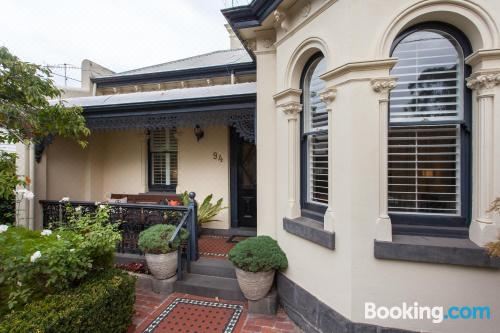 94 Highett - 5 Bedroom, 3 Car Parks - Luxury House Five-Bedroom House