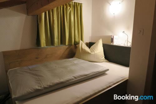 带阳台的两卧室公寓