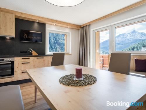 舒适两卧室公寓 - 带阳台