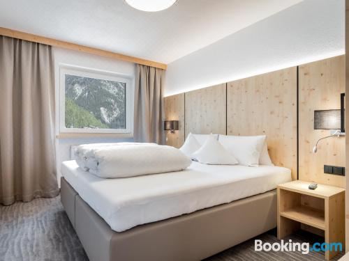 舒适两卧室公寓 - 带阳台