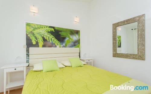 带阳台的两卧室公寓