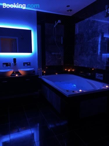 豪华特大床间 - 带按摩浴缸