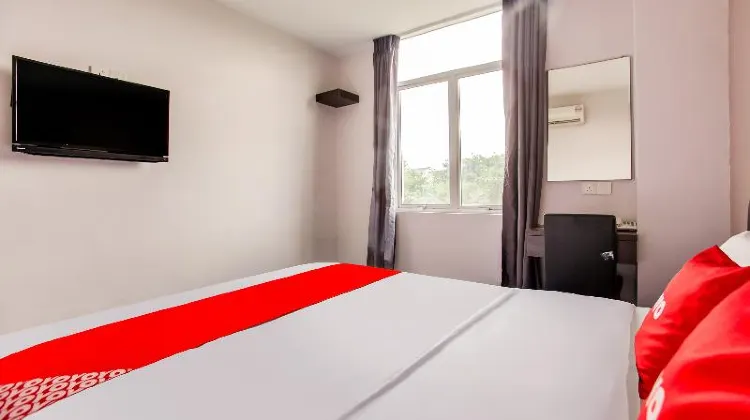 OYO 89631 988 Hotel 部屋