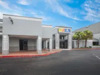 Super 8 by Wyndham Mobile I-65 Hotels in Mobile