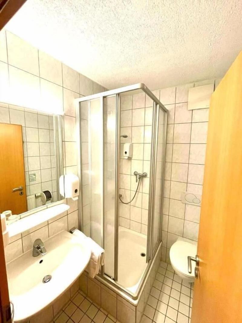 带私人外部浴室的双人房