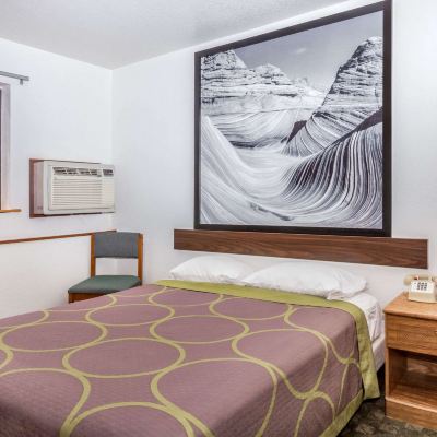 King Room Super 8 by Wyndham Williams East/Grand Canyon Area Promo Code