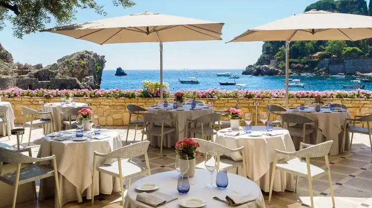 マッツァーロ シー パレス 食事・レストラン