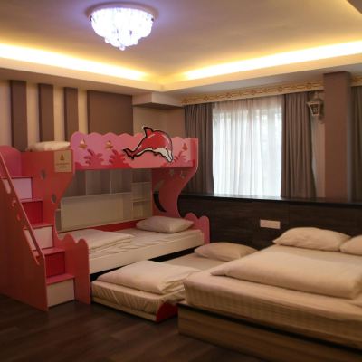 Bilik Deluxe Keluarga Kupon Shamrock Guest House