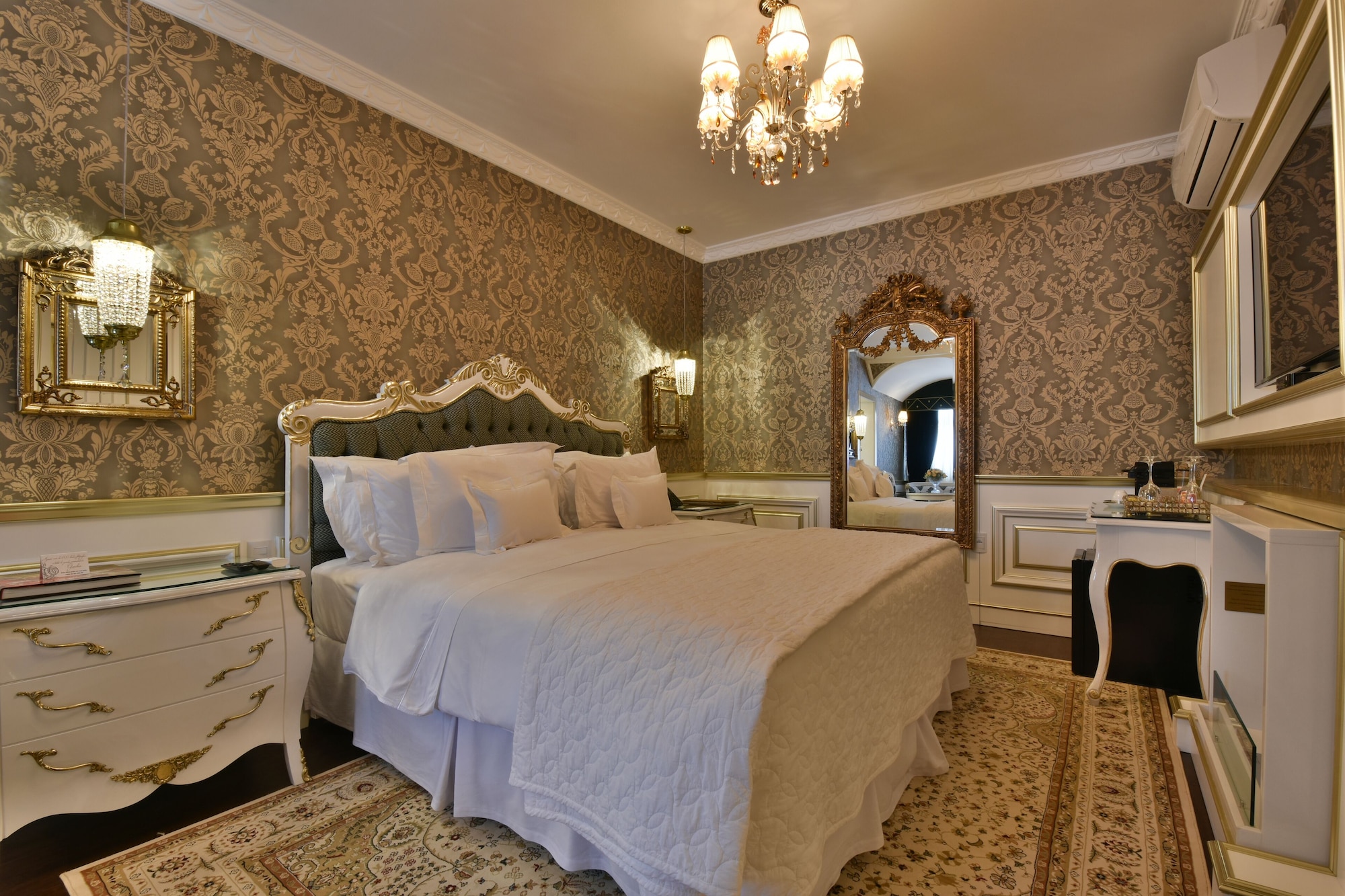 豪华宏伟套房（带按摩浴缸）