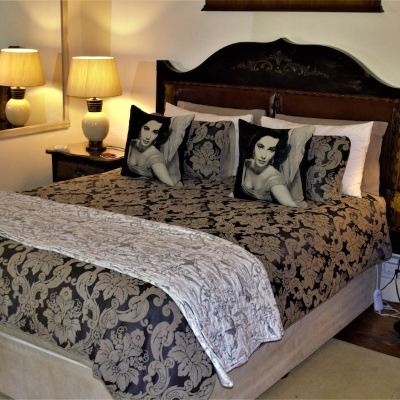 Luxury One-Bedroom Suite