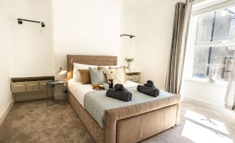 Stunning 1 Bedroom Apartment - Plymouth - Housity