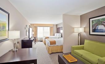 Holiday Inn Express & Suites Hays