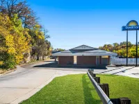 Days Inn by Wyndham Dubuque Hotels in Dubuque