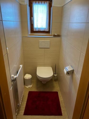 带阳台的三卧室公寓