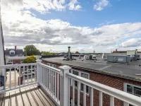 Stunning Penthouse 3Bed-3Bath Private Elevator, Just Steps to PA, Dining & Shops Hotel di Andover