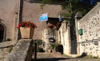 Hotel Restaurant la Calade - Housity