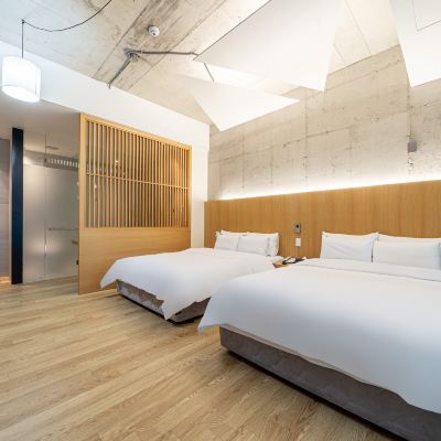 Suite-Two Bed River View (Separate Living Room, Large Terrace, Bathtub, 2 Queen Bed, Outside Parking) Yangpyeong the Line Drive Inn Hotel 쿠폰