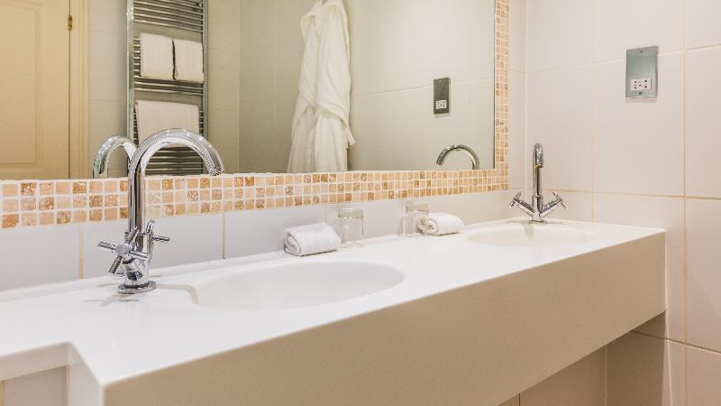 高层花园临路经典双人房