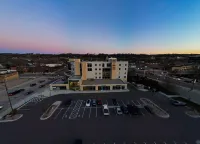 Arch + Cable Hotel