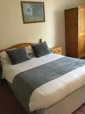 The Kings Arms Hotel a 
